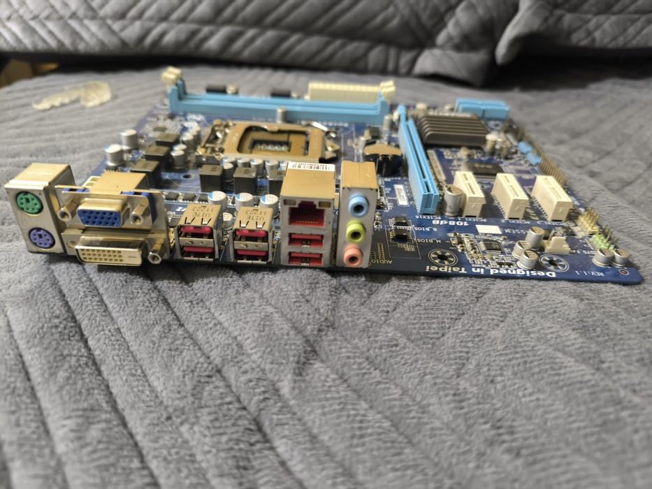 Продам материнскую плату