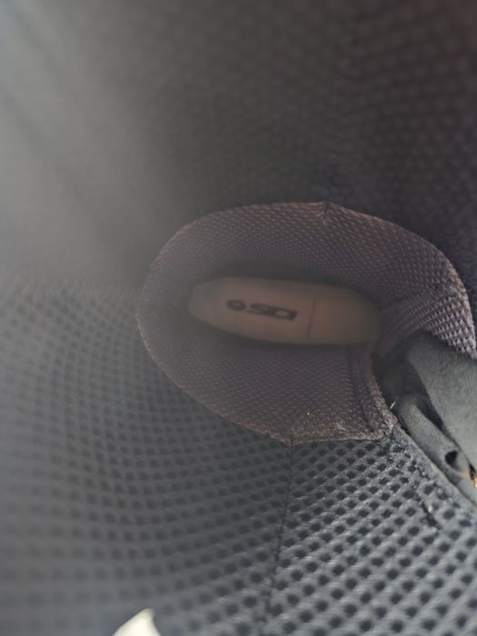 Vând ghete de cross Sidi și genunchiere Thor