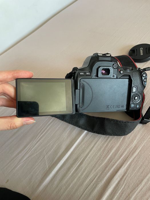 Aparat foto Canon EOS 250D