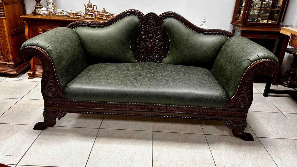 Старинен комплект от масивен махагон с изящна ръчна резба