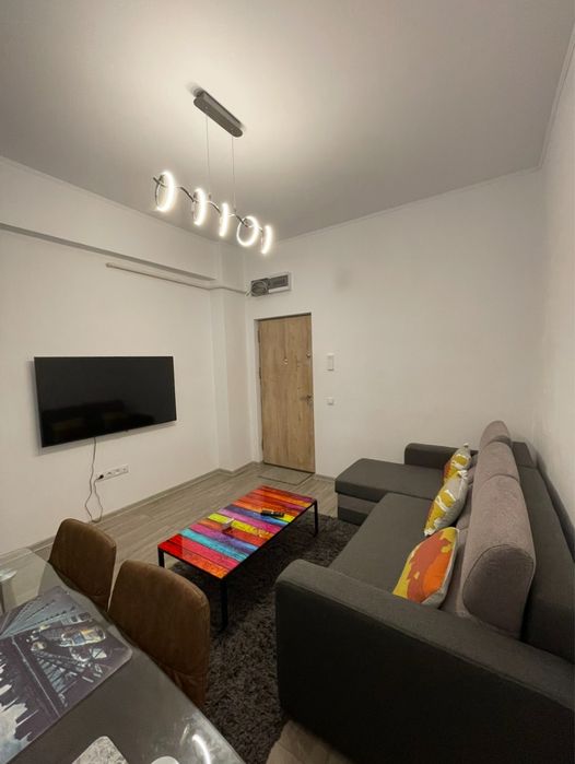 Proprietar, vând apartament cu 2 camere + loc parcare