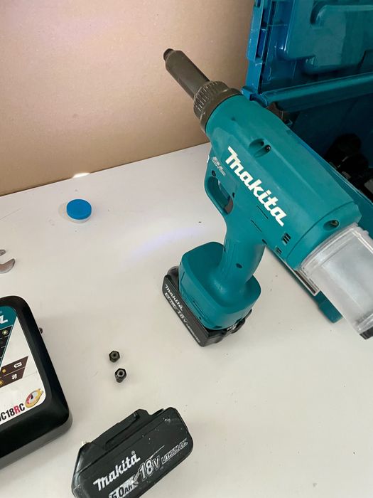 Makita DRV 250 pistol Popnituri