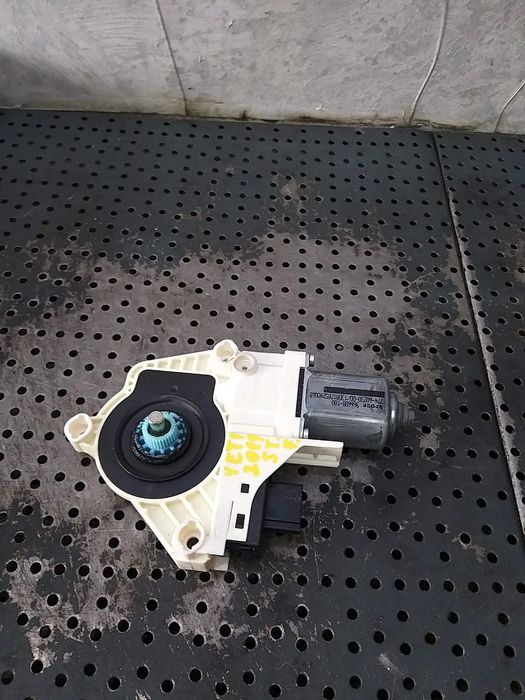 Motoras macara stanga fata skoda yeti 5l 966608100 7746023000 8k0959811