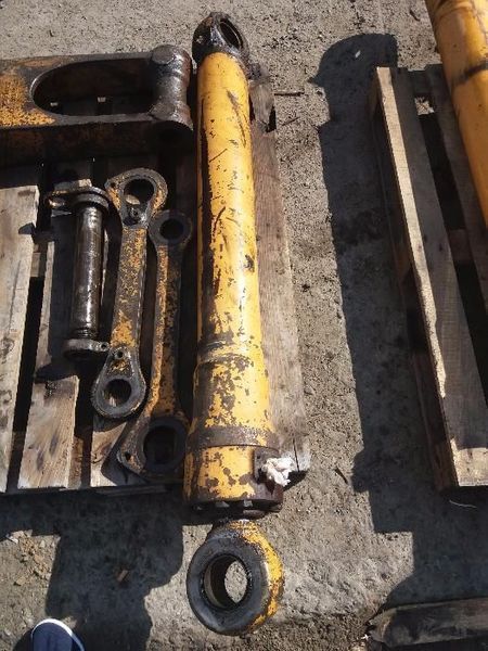 cilindru brat excavator jcb220
