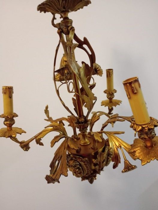 Deosebit candelabru din bronz Dore in stilul Rococo cu 3 brațe ,piesa