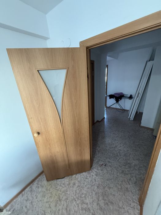 Продам комплект межкомнатных дверей