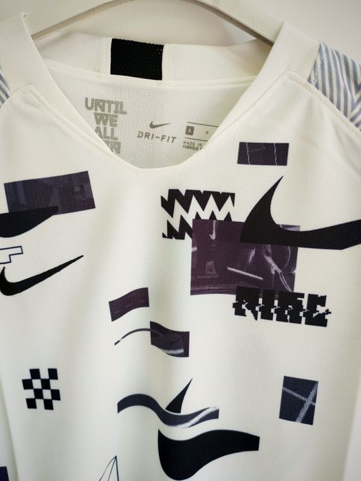 Дамска тениска Nike Dry History Month