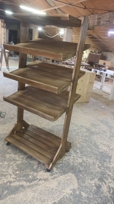 Стелаж за  пица  от масивна дървесина