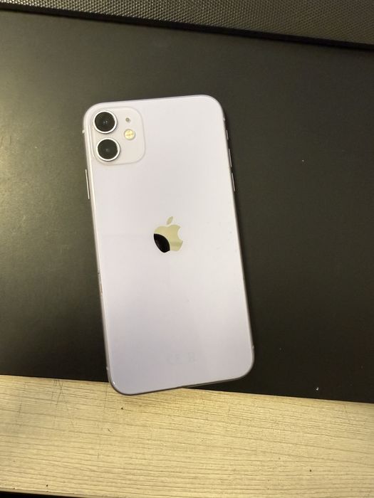 Продам срочно идеальный айфон 11