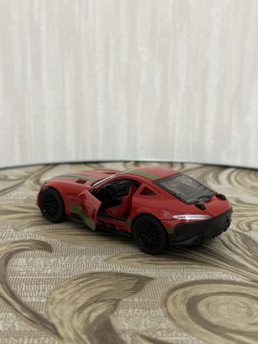 Моделька машины Mersedes GT 63s