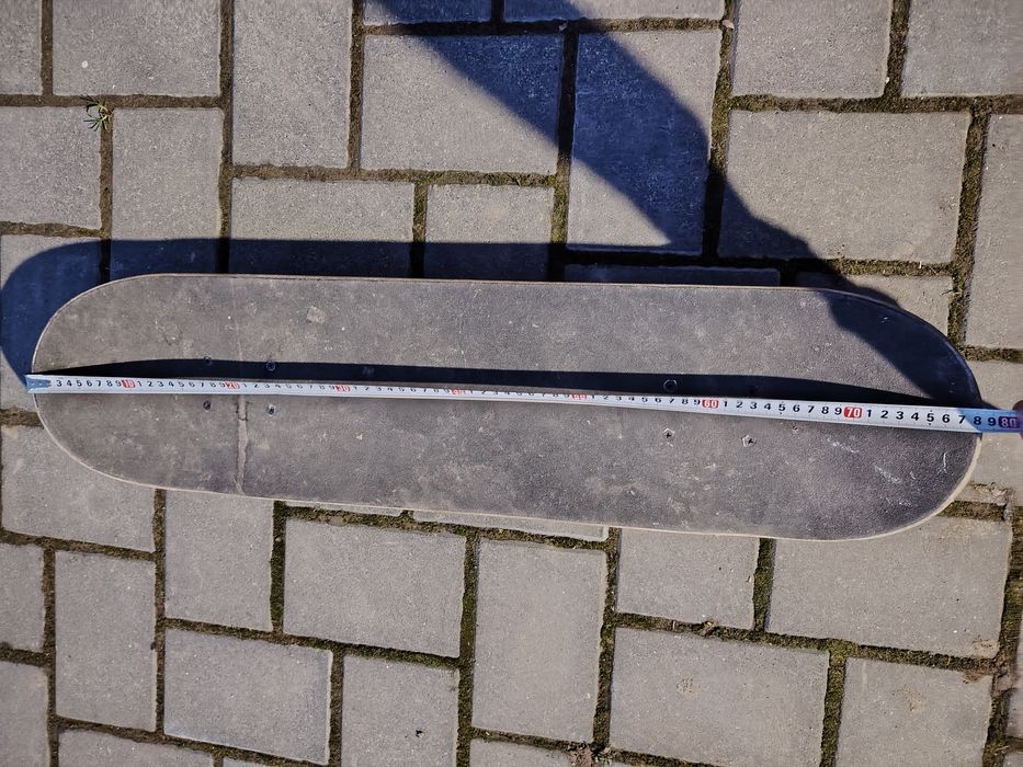 Vând skateboard Beloved Vibes, complet, cu design artistic deosebit