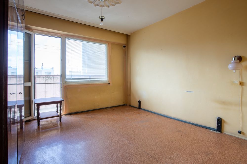 Просторен Тристаен Панелен Апартамент в Кв. Възраждане - Четири Отделни Стаи!