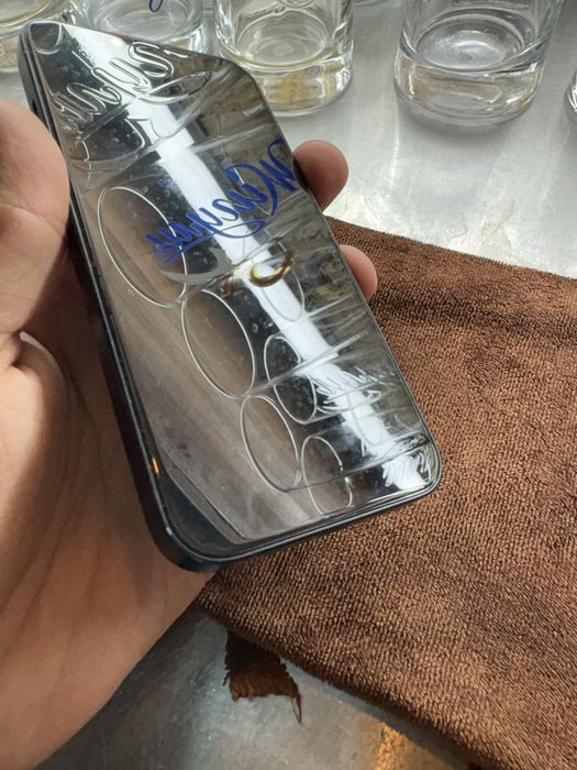 Срочно продам iPhone 13