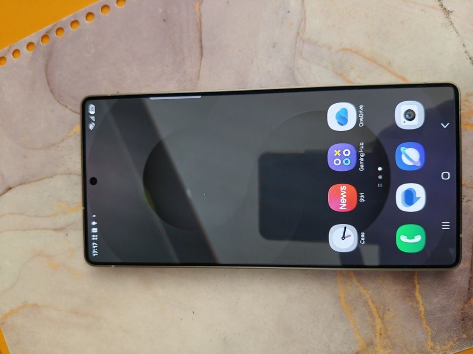 S25 ultra 256gb arată că nou baterie99procent fara urme de utilizare