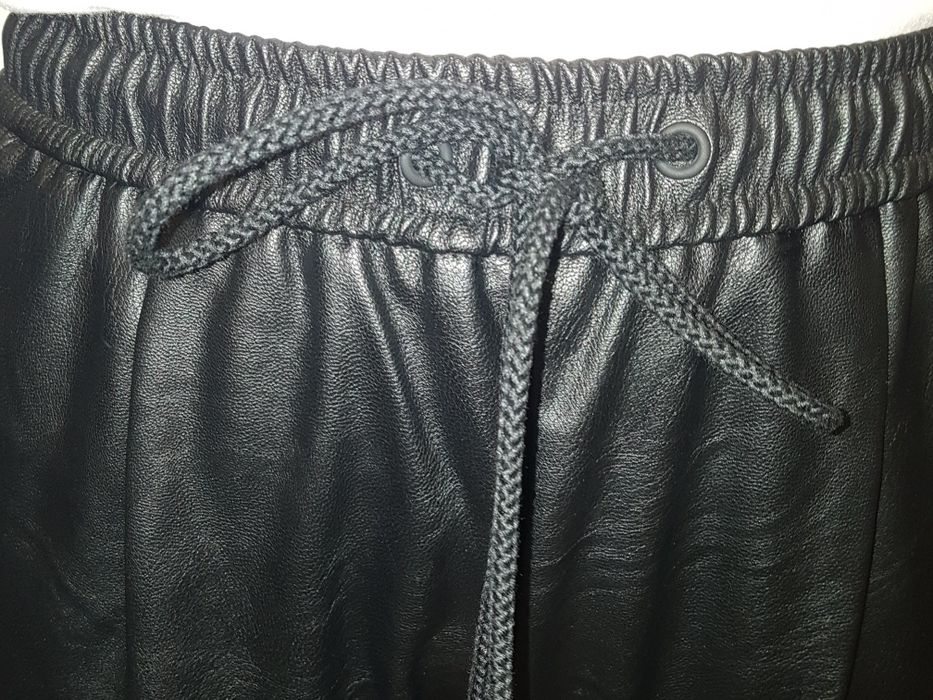 Pantaloni piele Pull&Bear , măr M