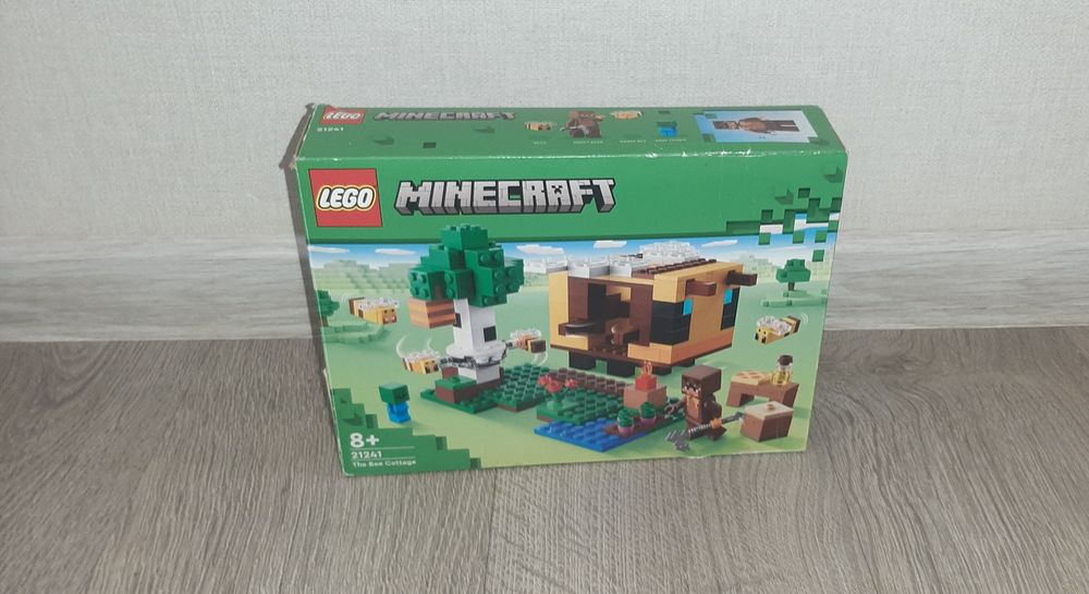 Продам Lego Minecraft The Bee Cottage