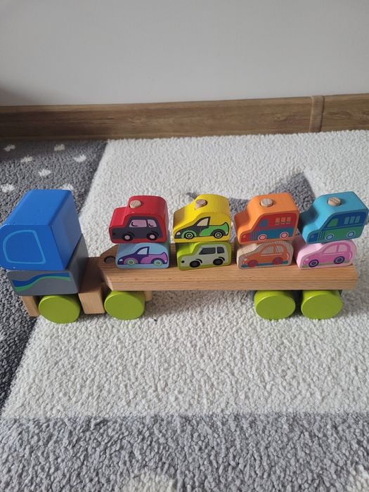 Camion de stivuit din lemn