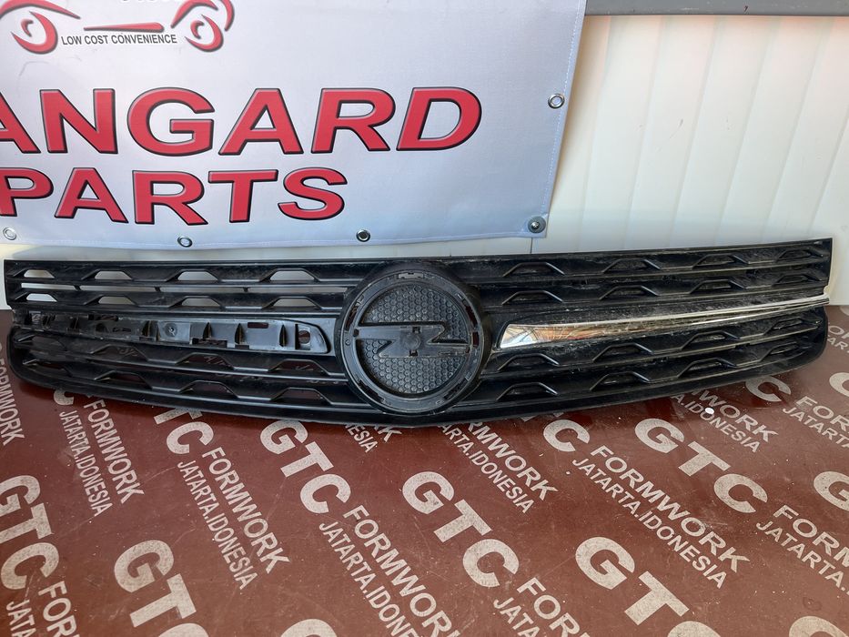 Решетка Opel Vivaro 2019-