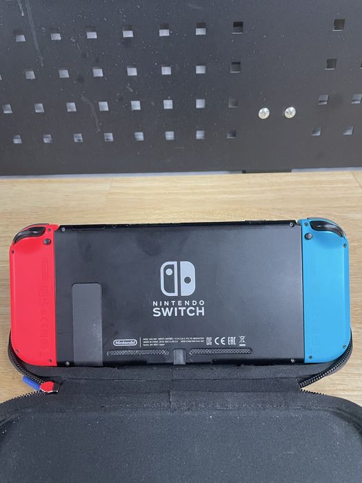 Nintendo switch + 2 jocuri cadou