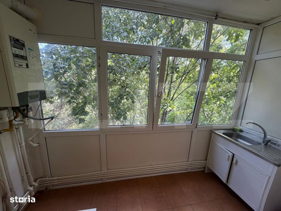 Apartament 3 camere decomandat, etaj 3, Rovine, zona Posta din Rovine