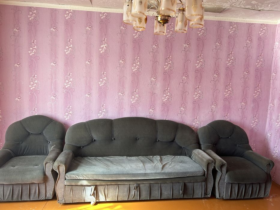 Продаю диван и два кресла