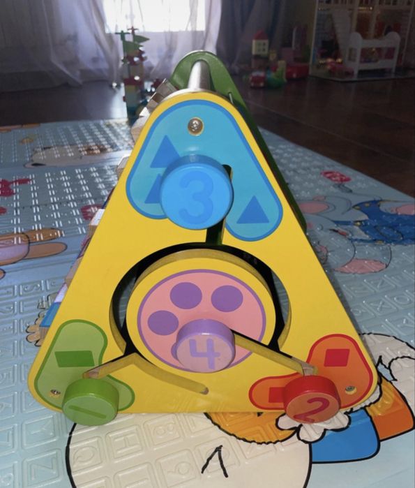 Centru activitati cu litere, imagini si socotitoare