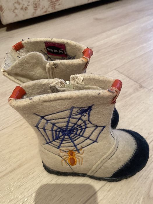 Продам детскую обувь