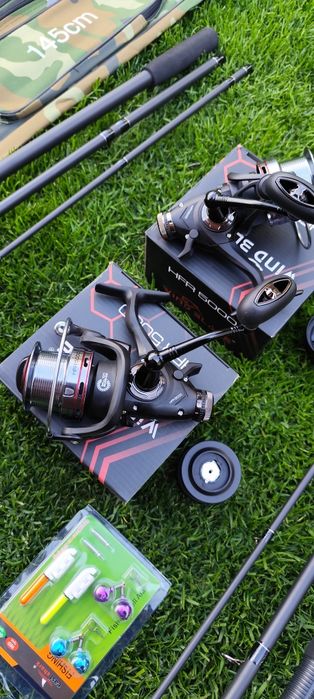 Set Feeder,2 Lansete Carbon Gold Shark Feeder 3,90 metri,2 Mulinete HFR 5000 cu Baitrunner+Senzori+Suporți+Geanta,2 Monturi+Matriță,Fir