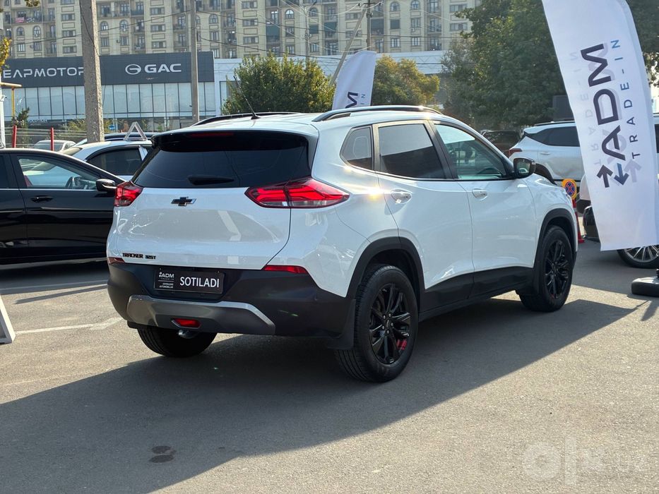 Chevrolet Tracker Red line
