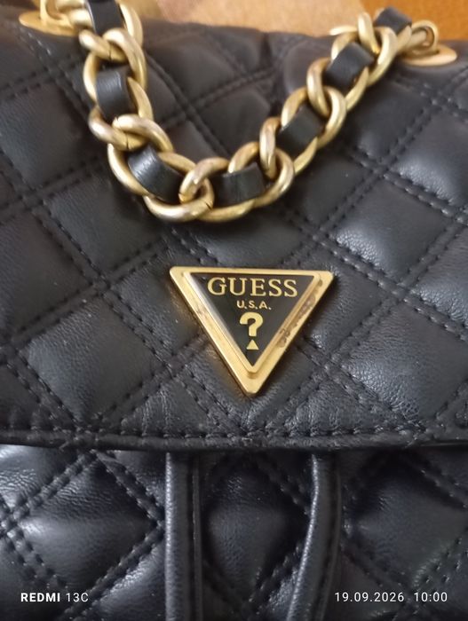 Дамска раница GUESS
