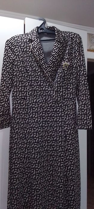 Двойка и платье только один раз одевала