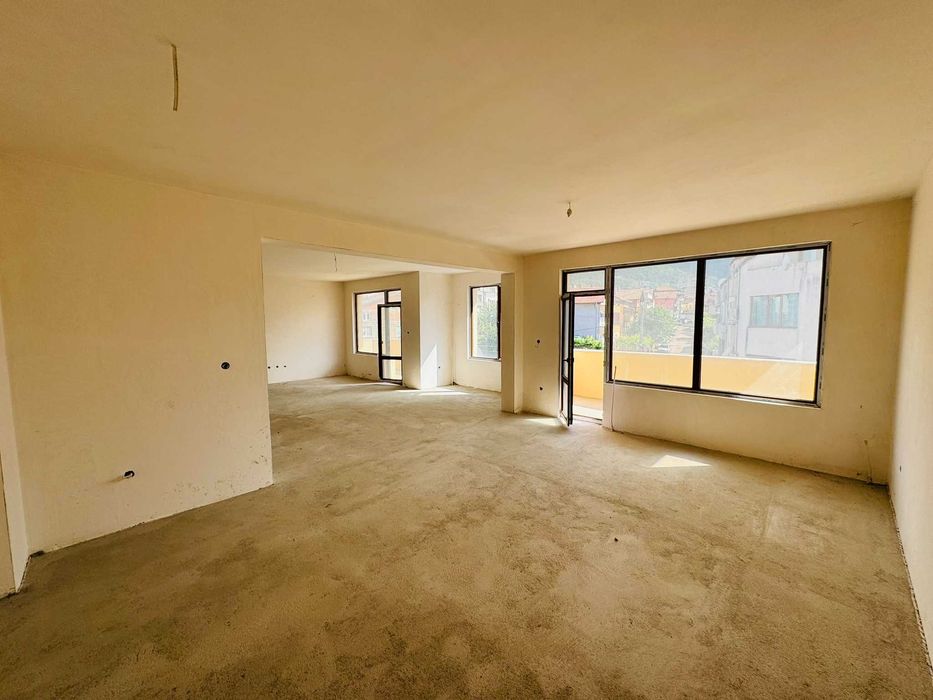 Продава се Етаж от къща в Петрич - 230 кв.м за 600 €/кв.м - Снимка #1