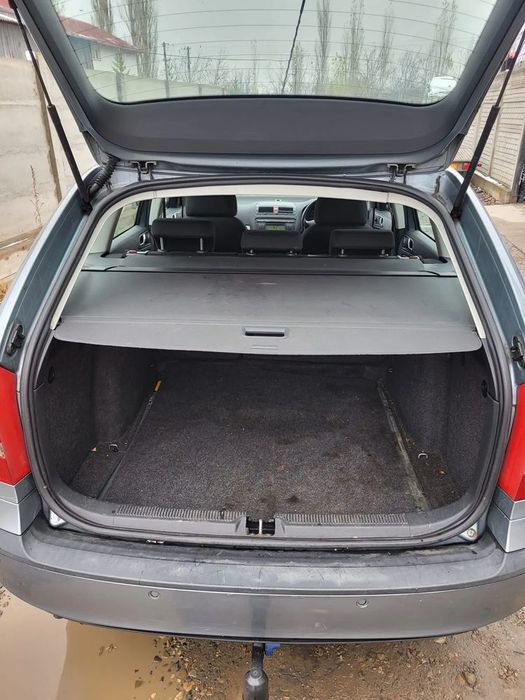 dezmembram skoda octavia 2 usa fata stanga/ usa fata dreapta/motor