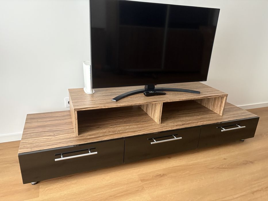 Comoda TV cu sertare soft close