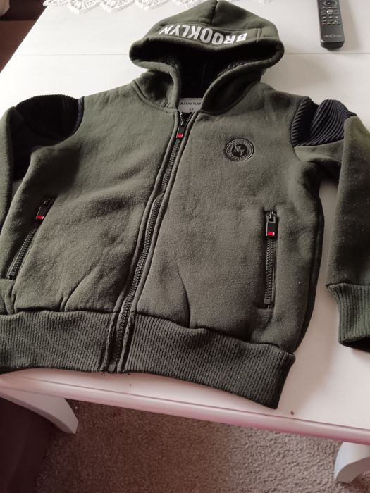 Яке полар с цип и качулка за 6год.