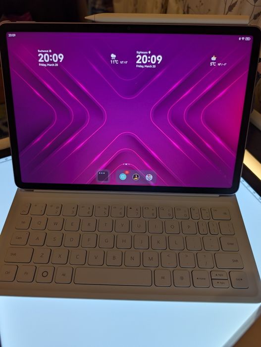 Huawei matePad 11.5 cu stylus și tastatura