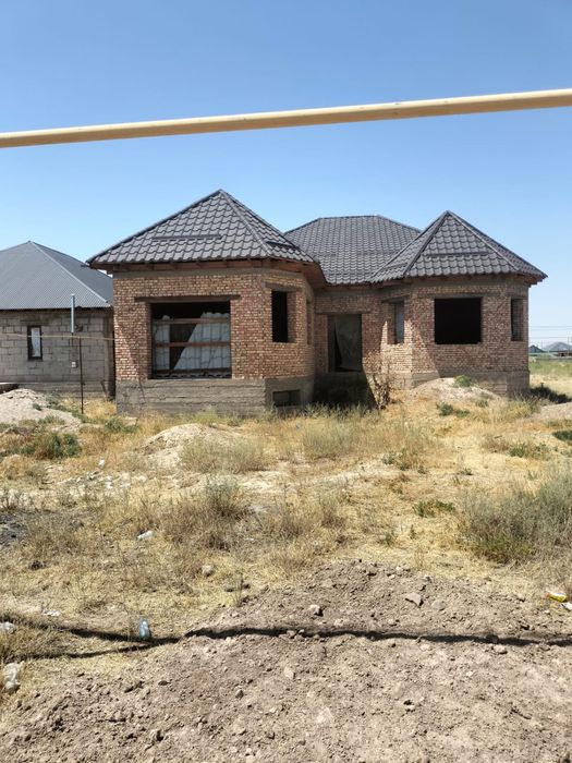 Продаетя срочно кирпичный недостроенный дом