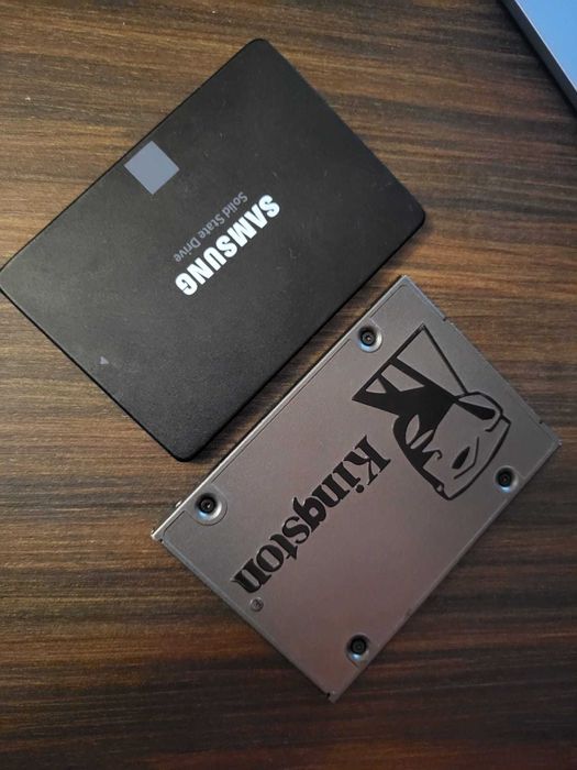 2 harduri ssd defecte