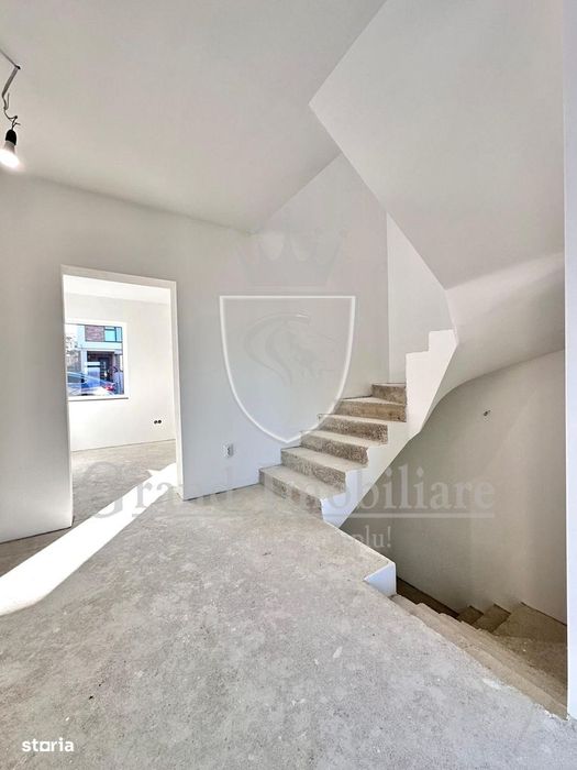 Duplex de vanzare 270 mp, zona Floresti