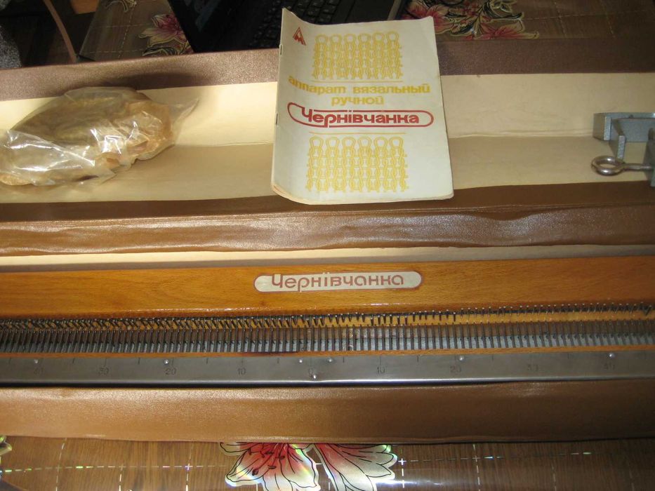 вязальная машинка червнивчанка