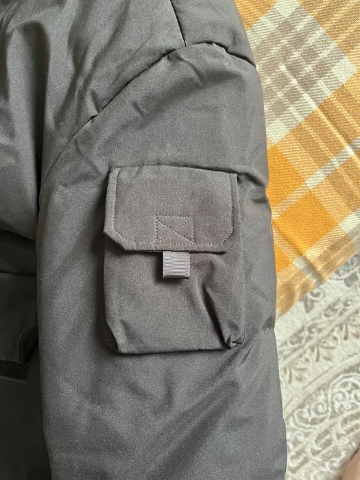 Продаю черную куртку