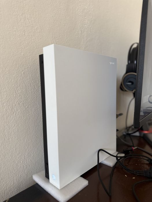 Xbox One X White Limete Edition