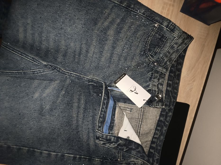 Блестящи дънки закупени онлайн