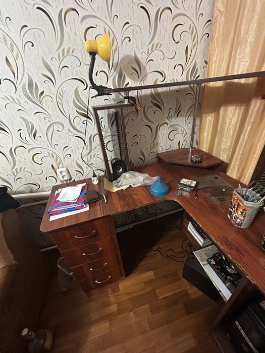 Продам угловой стол