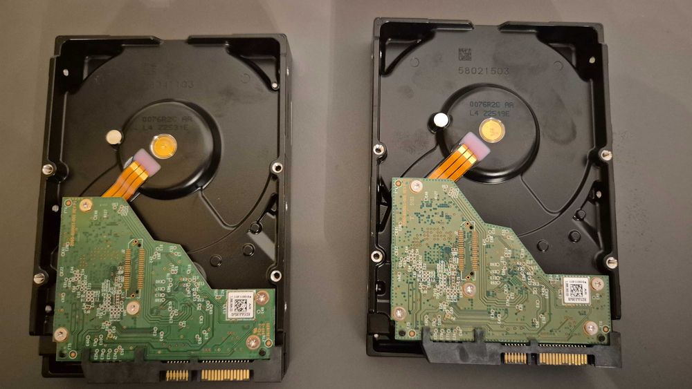 HDD WD Red 4TB (WD40EFAX) - Optimizat pentru NAS / Server - 2 bucăți