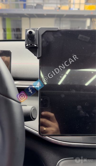 Заводской держатель телефона на BYD