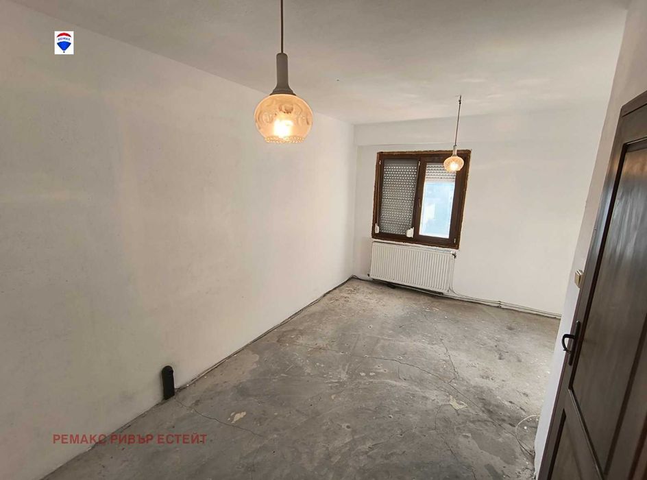 Четиристаен апартамент за продажба кв. Чародейка Север