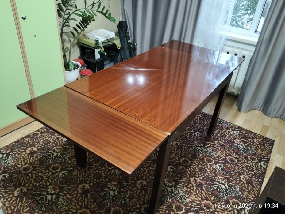 Продам советский раздвижной стол.