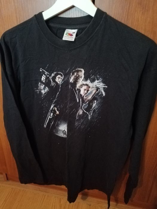 Тениски и блузи.