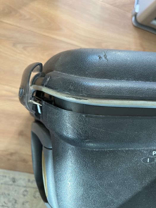 Samsonite куфар ,зелен и черен. Може и на части.